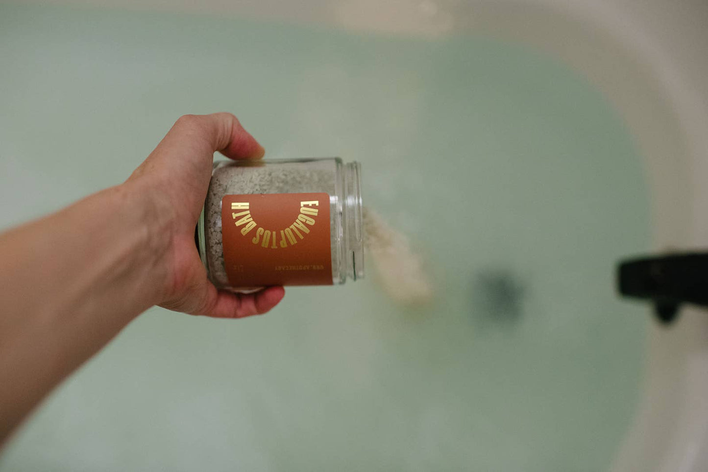 Urb Apothecary - Eucalyptus Bath - Mineral Restoring, Color Therapy Soak