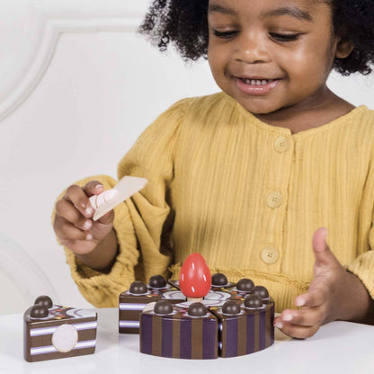 Le Toy Van, Inc. - Chocolate Gateau Sliceable Cake